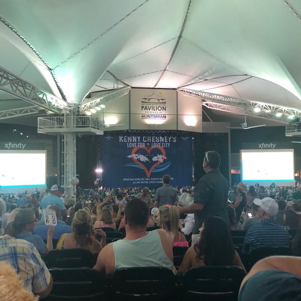 Foto tirada no(a) Cynthia Woods Mitchell Pavilion por Holly em 5/18/2018