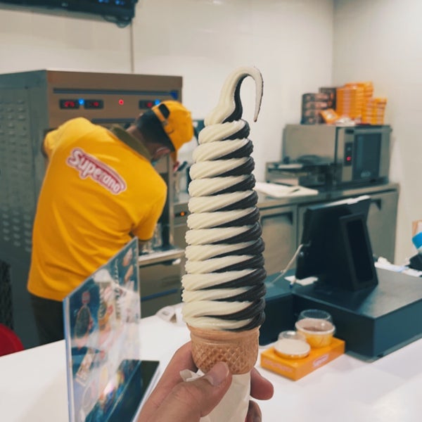 Superano Ice Cream Parlor in Riyadh