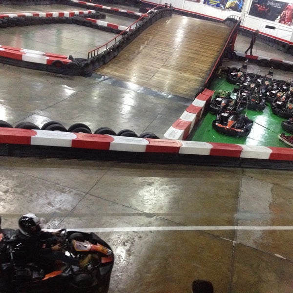 Foto tirada no(a) Formula Kart Indoor por José G. em 10/4/2015
