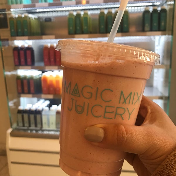 2/17/2017 tarihinde Alexa S.ziyaretçi tarafından Magic Mix Juicery'de çekilen fotoğraf