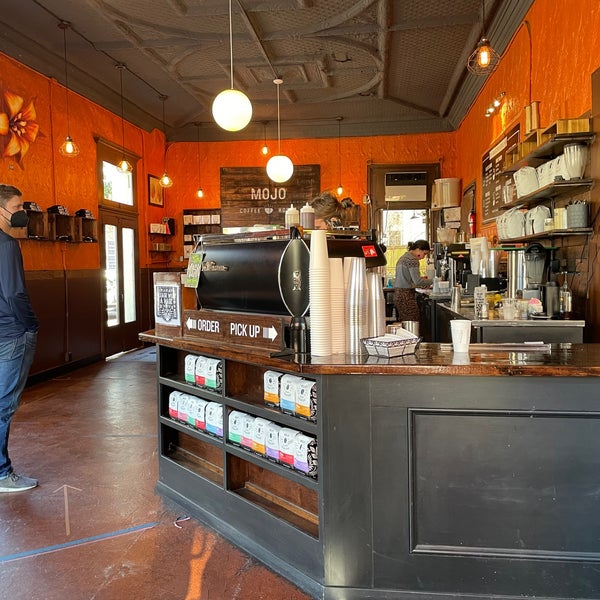 2/24/2021 tarihinde Alexa S.ziyaretçi tarafından Mojo Coffee House'de çekilen fotoğraf