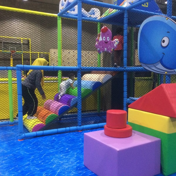 MBC Gunung Rapat Badminton Kortu