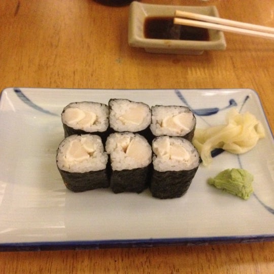 Снимок сделан в Matsu Sushi пользователем Christopher P. 9/17/2012