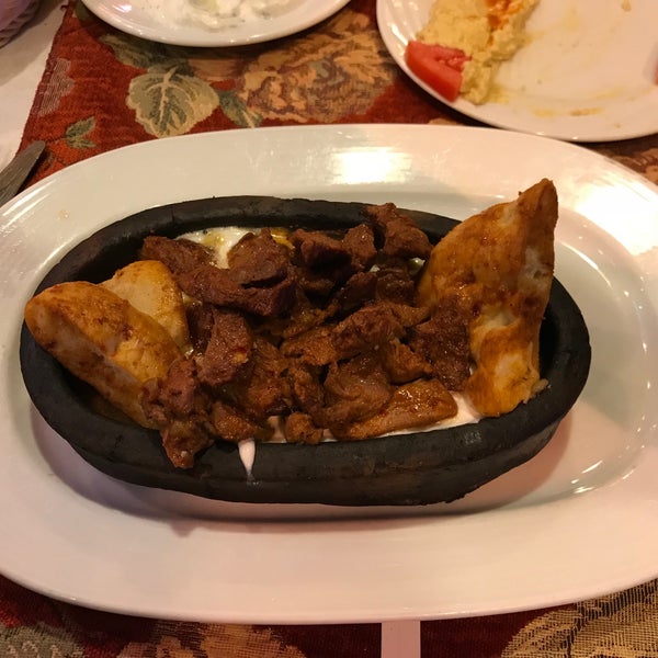 10/8/2018 tarihinde Andrew H.ziyaretçi tarafından Antakya Restaurant'de çekilen fotoğraf
