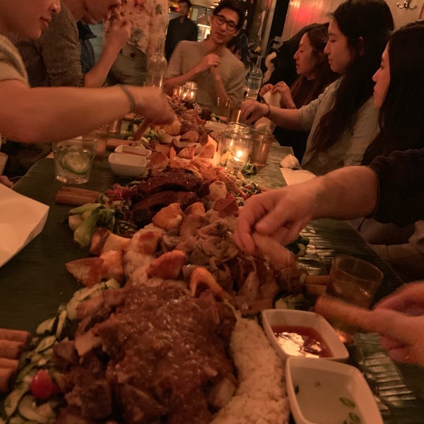 Снимок сделан в Jeepney Filipino Gastropub пользователем Andrew H. 3/8/2019