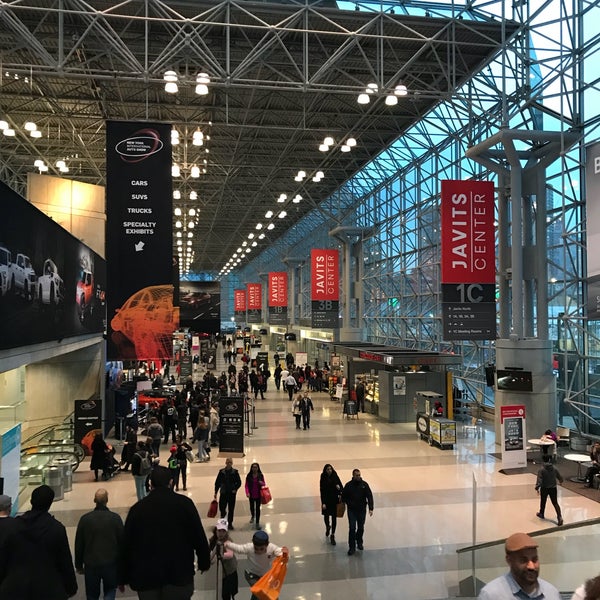 Foto tirada no(a) New York International Auto Show por Andrew H. em 4/3/2018