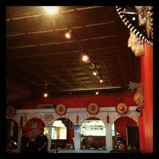 Foto tomada en Arriba Mexican Restaurant &amp; Lounge  por Jennifer C. el 10/18/2012