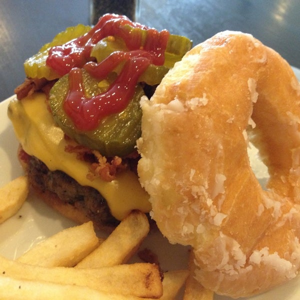 4/4/2013 tarihinde Andy N.ziyaretçi tarafından The Burger Bistro'de çekilen fotoğraf