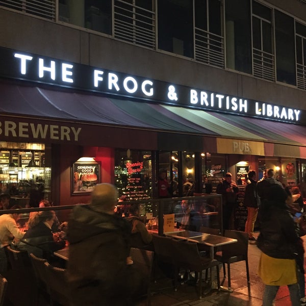 Foto diambil di The Frog &amp; British Library oleh Mauricio F. pada 12/30/2017