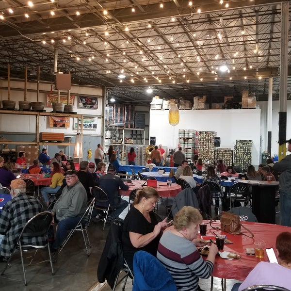 Foto diambil di Nebraska Brewing Company  Brewery &amp; Tap Room oleh Monika G. pada 11/17/2019