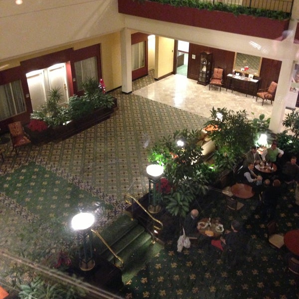 12/12/2013 tarihinde Jillian 💃🍹⭐ziyaretçi tarafından DoubleTree Suites by Hilton Hotel Philadelphia West'de çekilen fotoğraf