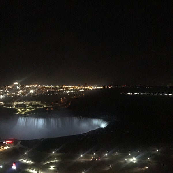 Foto tirada no(a) Niagara Falls Marriott on the Falls por Mia M. em 11/24/2017