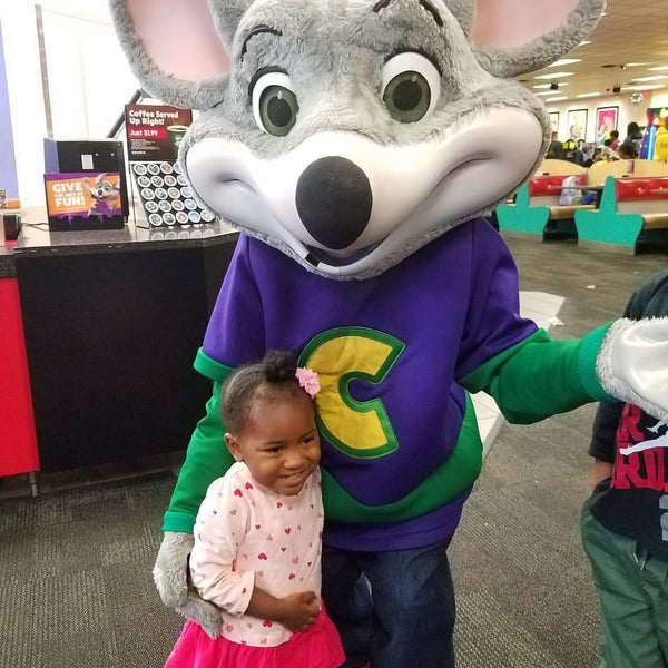 Chuck E. Cheese Largo'da Oyun Salonu