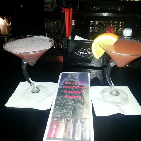 Das Foto wurde bei JoJo&#39;s Martini Lounge von Samantha N. am 11/23/2013 aufgenommen