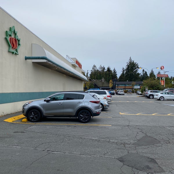 Safeway Ocean Park Grocery Store in Ocean Park