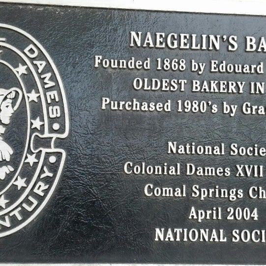 รูปภาพถ่ายที่ Naegelin&#39;s Bakery โดย Adam D. เมื่อ 6/9/2013