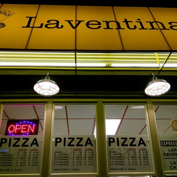 Foto diambil di Laventina&#39;s Big Cheese Pizza oleh Sahar A. pada 9/12/2015