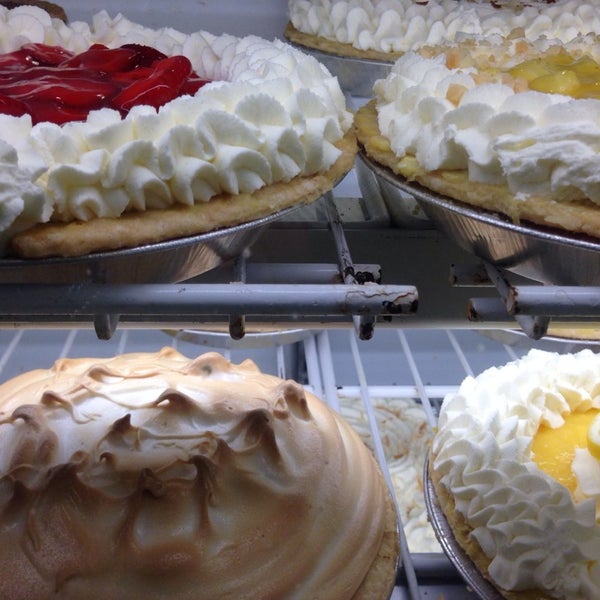 Photo taken at Polly&#39;s Pies - Laguna Hills by H S. on 8/23/2014