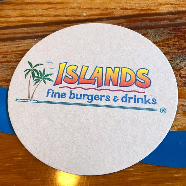 Photo taken at Islands Restaurant by Evelyn P. on 6/10/2018