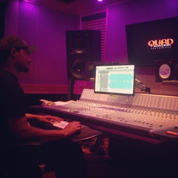 รูปภาพถ่ายที่ Quad Recording Studios โดย Ali K. เมื่อ 7/24/2013