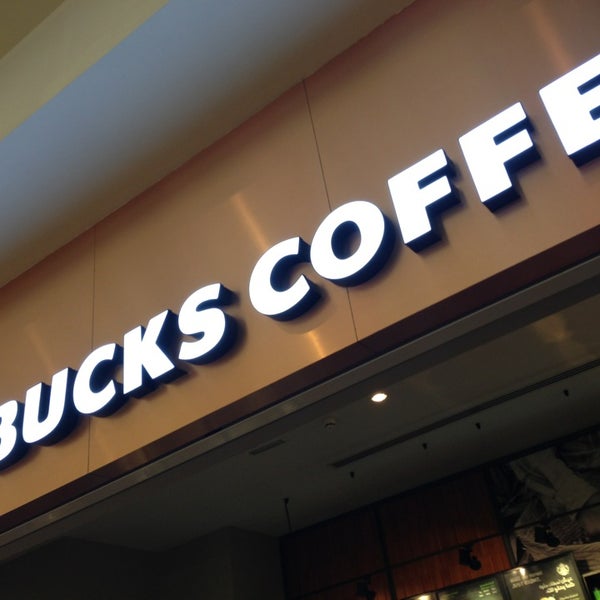 Foto scattata a Starbucks da Lukas H. il 6/10/2013