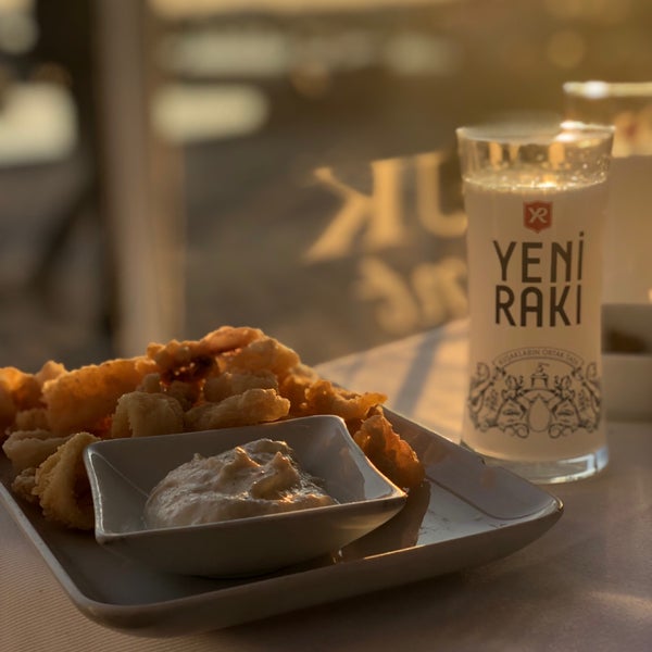 Снимок сделан в Boncuk Restaurant пользователем Ahmet 2/10/2019
