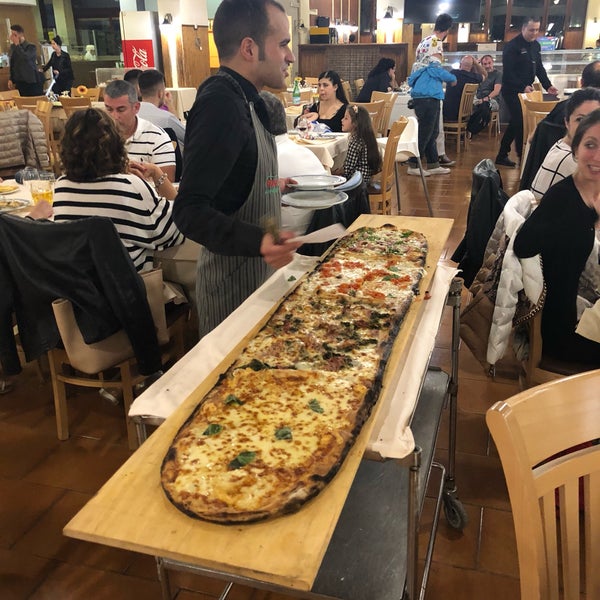 5/11/2018 tarihinde Jack B.ziyaretçi tarafından Ristorante Pizza a Metro da &quot;Gigino&quot; L&#39;Università della pizza'de çekilen fotoğraf