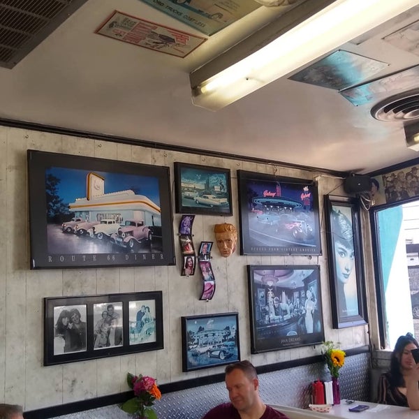 Photo taken at Beeps 50&#39;s Diner by Томуся on 9/11/2019