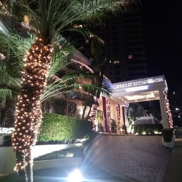 Das Foto wurde bei Beverly Hills Plaza Hotel &amp; Spa von Томуся am 11/23/2018 aufgenommen
