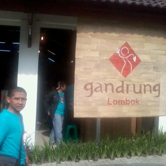 10/12/2012 tarihinde Adi W.ziyaretçi tarafından Gandrung Lombok'de çekilen fotoğraf