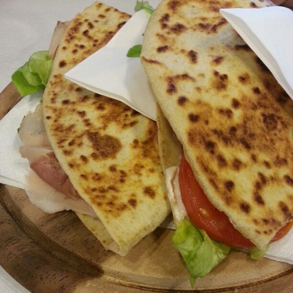 รูปภาพถ่ายที่ Divina Piadina - Piadineria artigianale a Milano โดย Roberto D. เมื่อ 1/7/2013