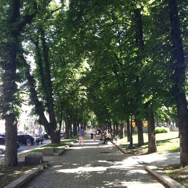 Foto diambil di Парк ім. Тараса Шевченка oleh Samogulova A. pada 5/21/2013