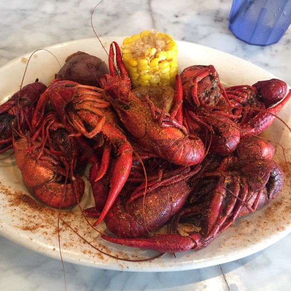 Boiled crawfish, fresh oysters, reasonable prices. Good option on Bourbon St.
