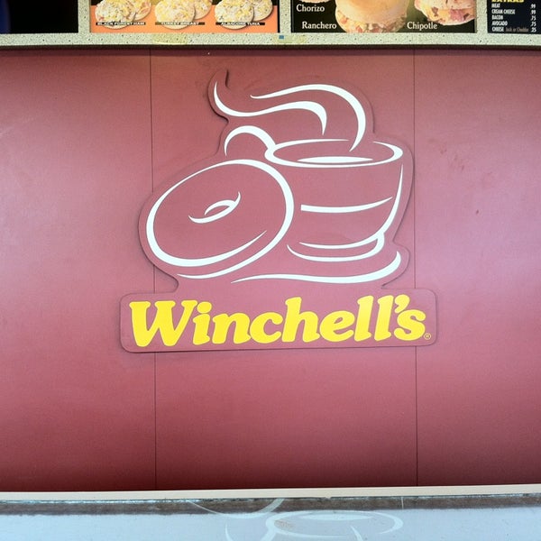 Photo taken at Winchell&#39;s Donuts by Outo T. on 1/25/2013