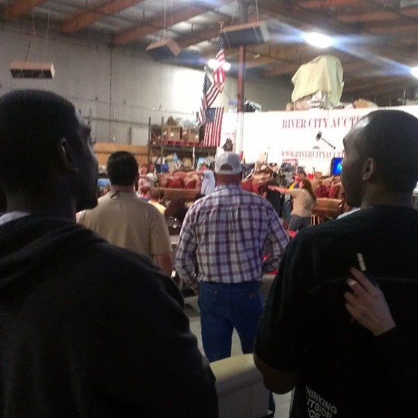 Photos At River City Furniture Auction Southeastern Sacramento