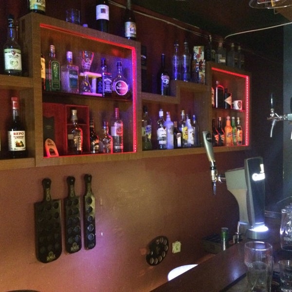 Foto scattata a Irish Pub Dart House da Bora G. il 9/1/2014