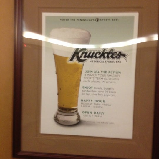 10/6/2012にJay L.がKnuckles Sports Barで撮った写真