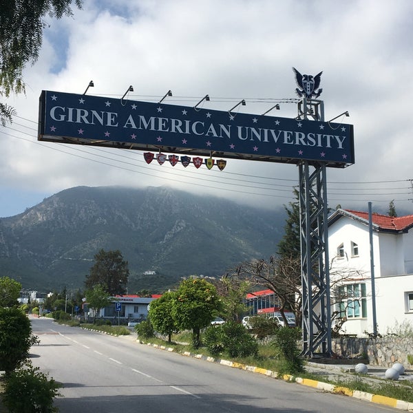 รูปภาพถ่ายที่ Girne American University โดย Ozy A. เมื่อ 4/28/2020