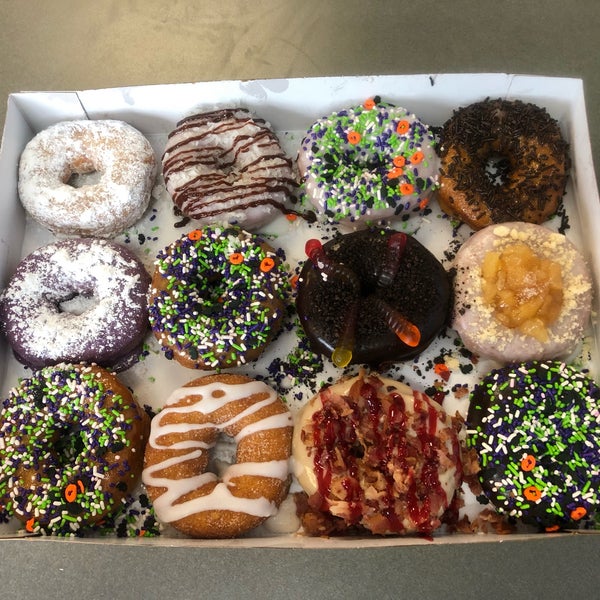รูปภาพถ่ายที่ Duck Donuts โดย Terri R. เมื่อ 10/30/2019
