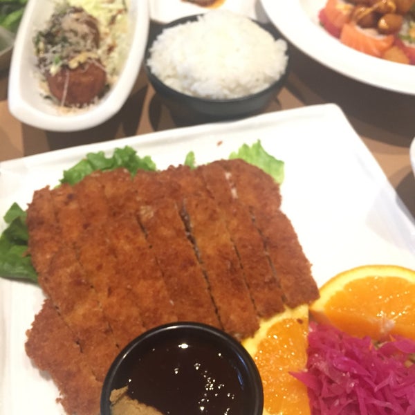 Photo taken at Mizu Sushi Bar &amp; Grill by Marie Christine on 5/21/2019