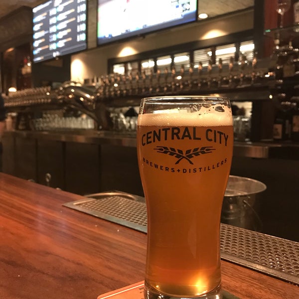 Foto scattata a Central City Brew Pub da Alek T. il 10/14/2017