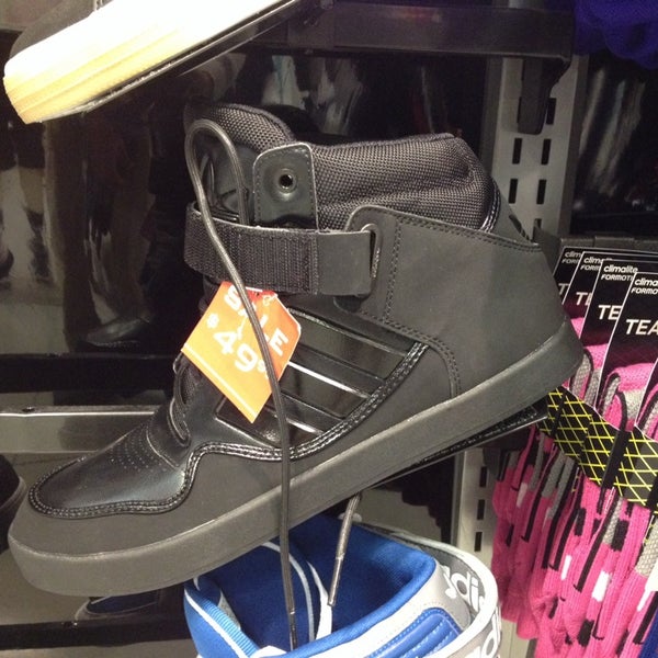 foot locker in the oak court mall
