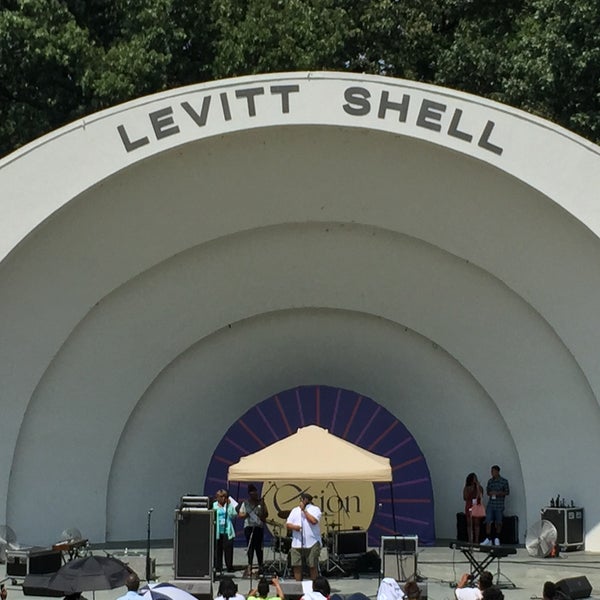 Foto tomada en Levitt Shell  por Anthony C. el 9/5/2015