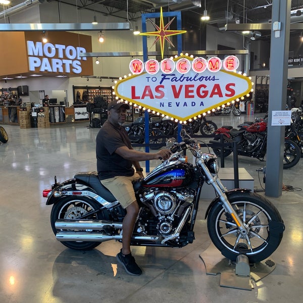 Foto tirada no(a) Las Vegas Harley-Davidson por Anthony C. em 9/3/2022