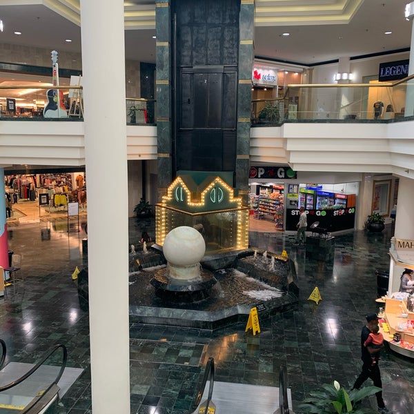 Das Foto wurde bei Oak Court Mall von Anthony C. am 10/20/2019 aufgenommen