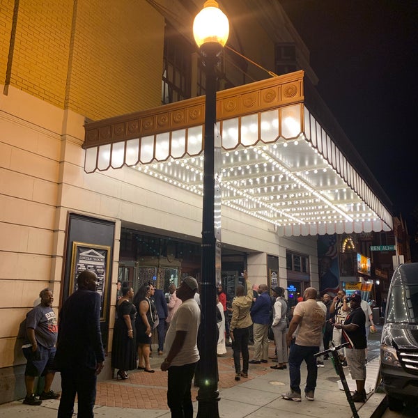 Снимок сделан в The Lincoln Theatre пользователем Anthony C. 7/30/2019