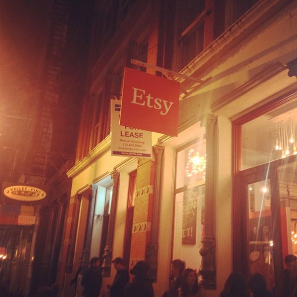 Foto tirada no(a) Etsy Holiday Shop por Dannel J. em 12/8/2012