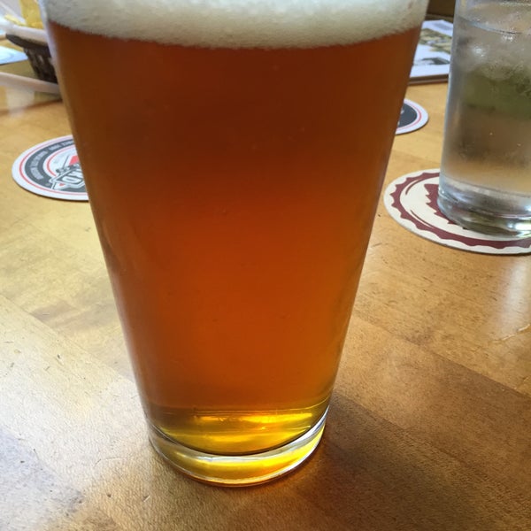 7/3/2015 tarihinde Kevin K.ziyaretçi tarafından Southern Sun Pub &amp; Brewery'de çekilen fotoğraf