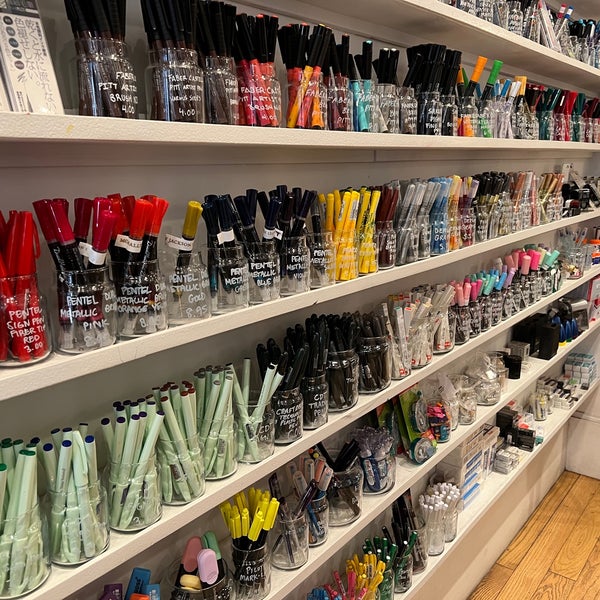 Fotos bei McNally Jackson Store Goods For The Study Geschäft für Bürobedarf in NoLita