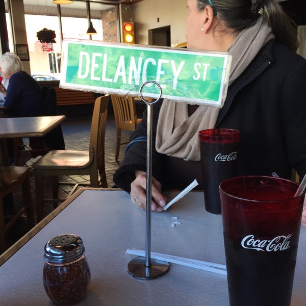 1/17/2015 tarihinde Alejandra R.ziyaretçi tarafından AJ&#39;s NY Pizzeria'de çekilen fotoğraf